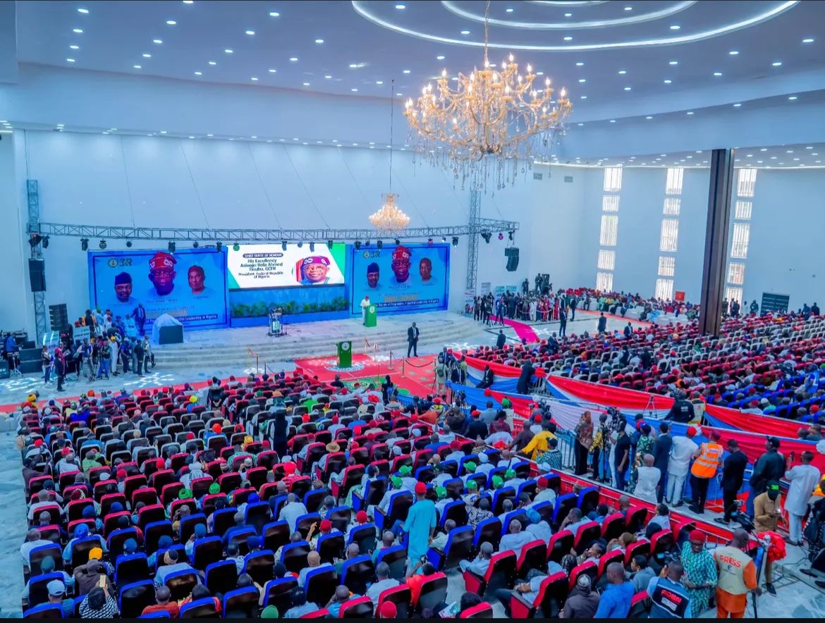 OLOFIN ATTENDS PRESIDENTIAL COMMISSIONING OF PROJECTS IN IMO STATE ALONGSIDE NATIONAL TRADITIONAL RULERS AND GOVERNORS